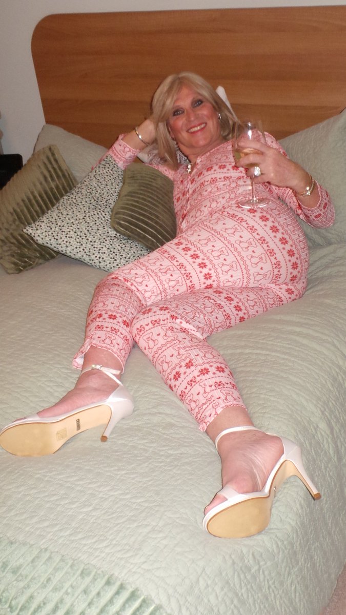 👠░🔥░C░a░n░d░y░ ░L░e░-░C░r░o░s░s░🔥░👠 23k (@candylecross1) on Twitter photo 