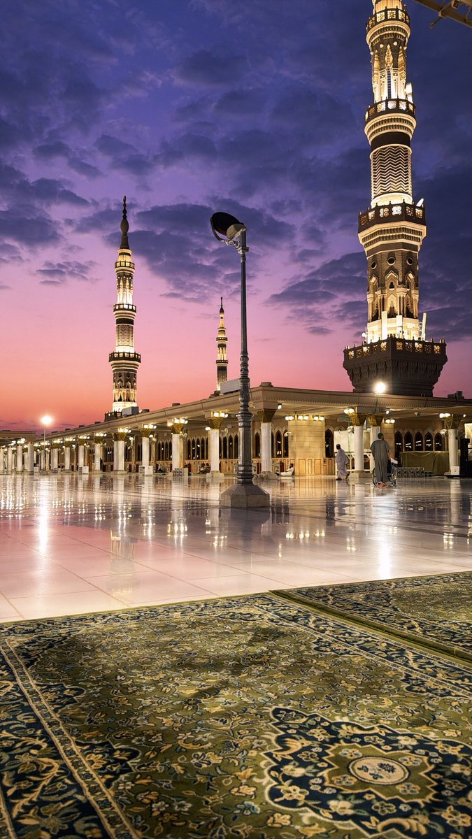 mazeynl1's tweet photo. Sunrise in Madinah. Unreal. https://t.co/YH6ieViRmF