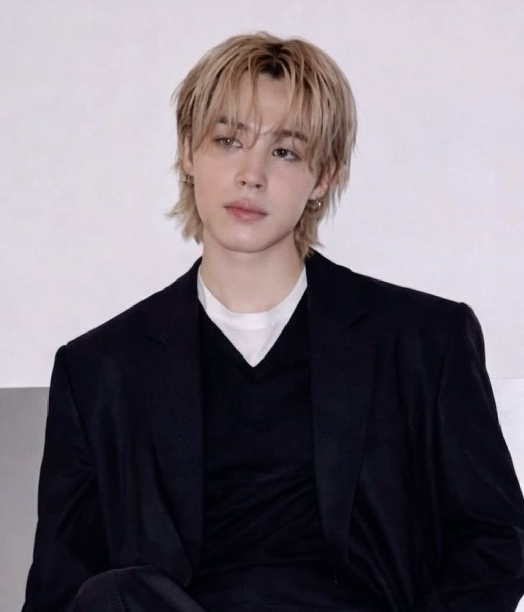 cocojm_0t7's tweet photo. #Jimin joins BTS and PSY as the only K-pop male acts in history to achieve RIAA 5× Platinum certification eligibility for selling over 5M units in the U.S. with a single song! 💿

🥇 #JIMIN WHO [NEW]
🥈 #BTS Dynamite 
🥉 #PSY Gangnam Style

CONGRATULATIONS JIMIN https://t.co/emscjm8fgj