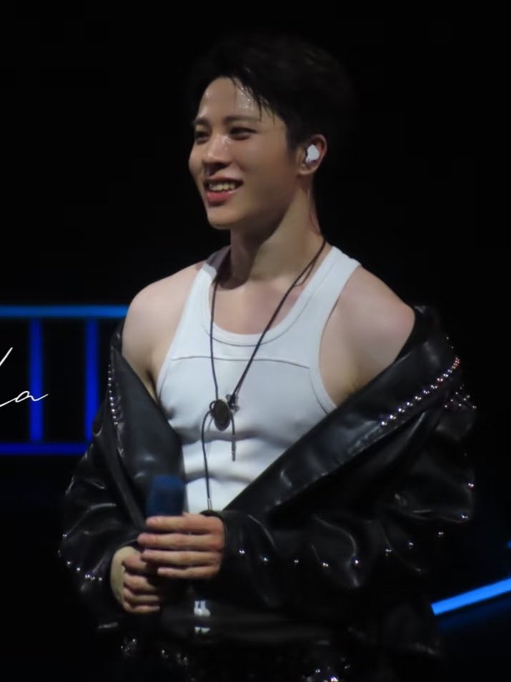 .                ᵇⁱᵍ ᵇᵒʸ                                   BIG BOY
