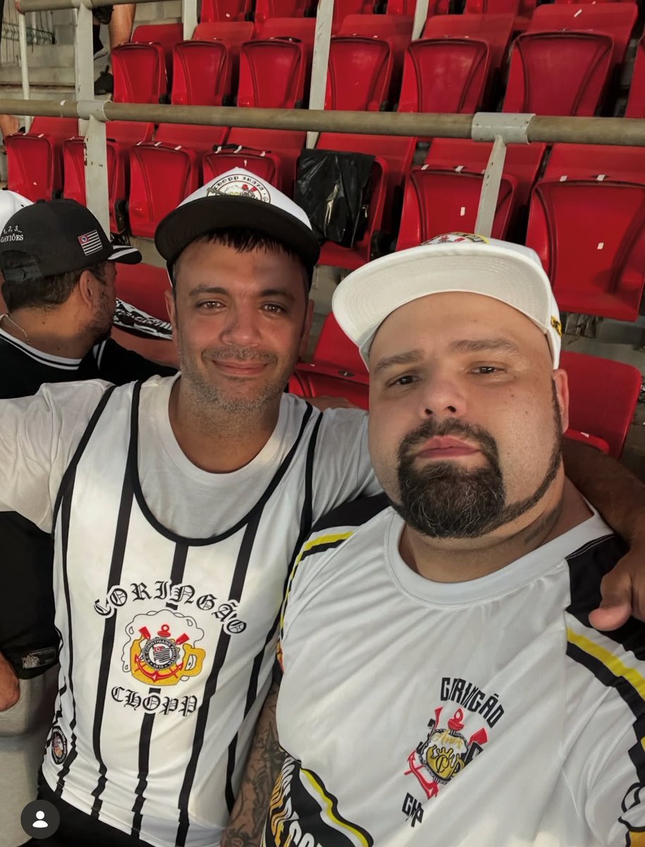 bertho_leandro's tweet photo. 21 anos de arquibancada, já fui Dpto de bandeiras e diretor de uma torcida, + de 10 estádios pelo Brasil, + de 20 caravanas, o único Corinthiano da família pq escolhi torcer pra esse time pela sua história, e tenho que ouvir de um zé que eu não conheço a história do meu time. https://t.co/KF6xgcQTHz