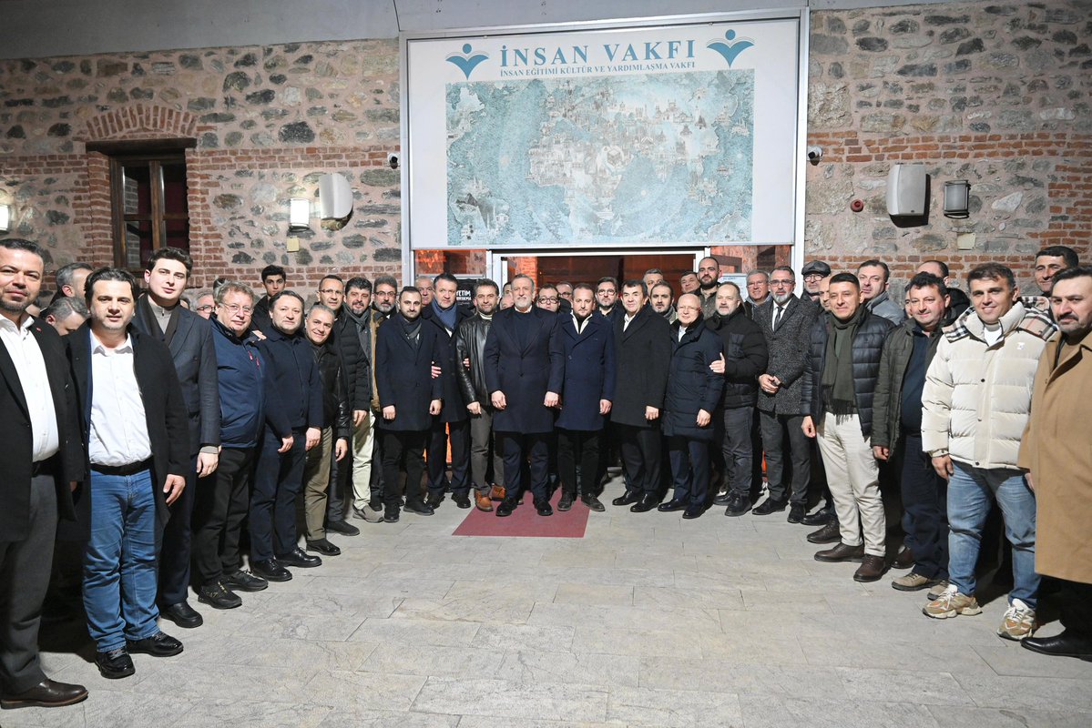 Milletvekilimiz Sayın Refik Özen ile birlikte sahurun manevi iklimini; iş dünyamızın kıymetli temsilcileri ve kent protokolümüzle birlikte aynı sofrada paylaştık. 

Şehrimizin kalkınması için emek veren tüm iş insanlarımıza, bu güzel buluşmaya vesile olan BTSO Başkanımız Sayın