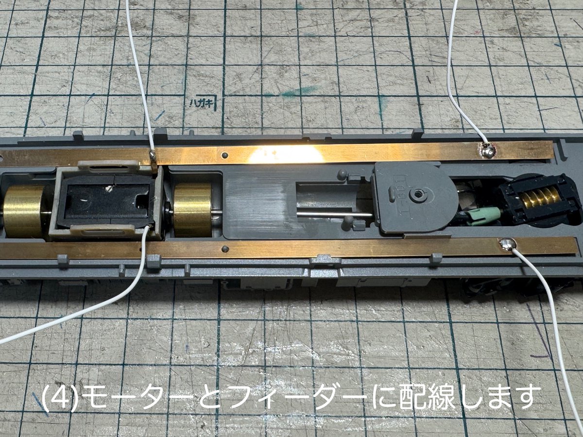 train_rail_'s tweet image. カトーのキハ58をDCC化してみました．茶箱なので8Pコネクターがなくトラック，モーターから直接配線となりました（１）
#DCC #SmileSound #16番 #HO #KATO #キハ58