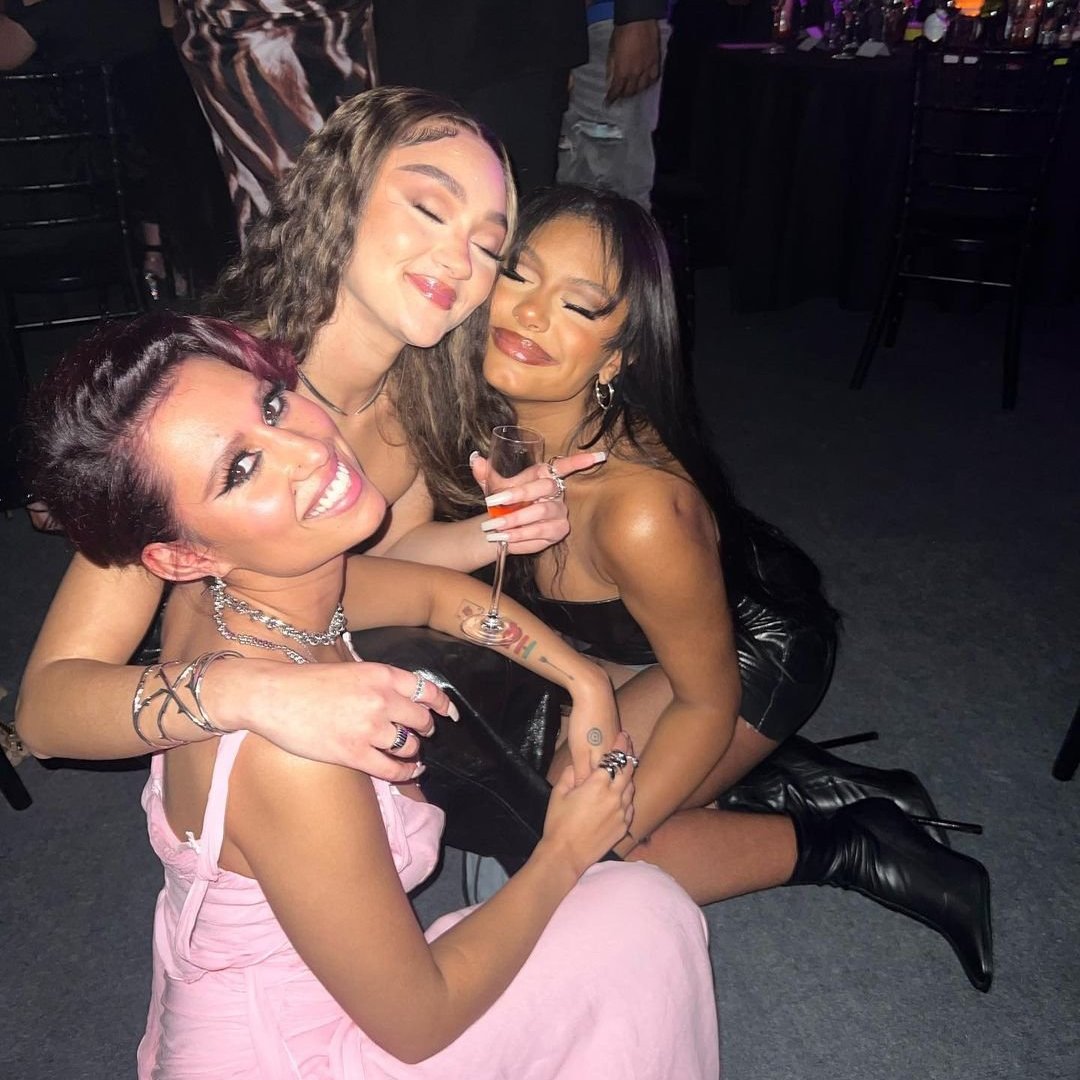 RayeUpdate's tweet photo. Happy International Women’s Day! 💕 https://t.co/vKEuoTR1sd