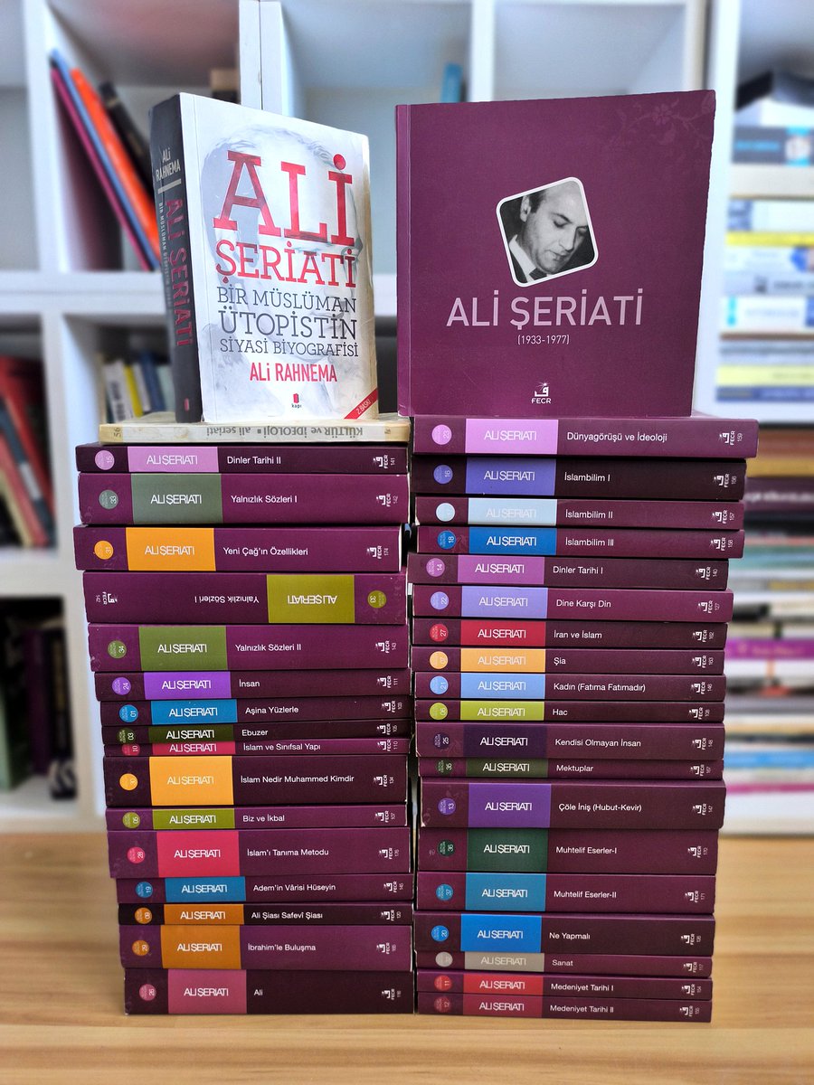 Eleştiri Etiği ve Entelektüel Cesaret*

15-16 yaşında Ali Şeriati okudum.
Hayatımın en büyük talihlerinden biridir bu. Ali Şeriati zihnimi reşit kılan yazar. Onu aynen böyle anıyorum. (Ha bu arada gerçek bir Anadolu insanı, Sünni, Türk, milli görüşçü, öğretmen bir babanın