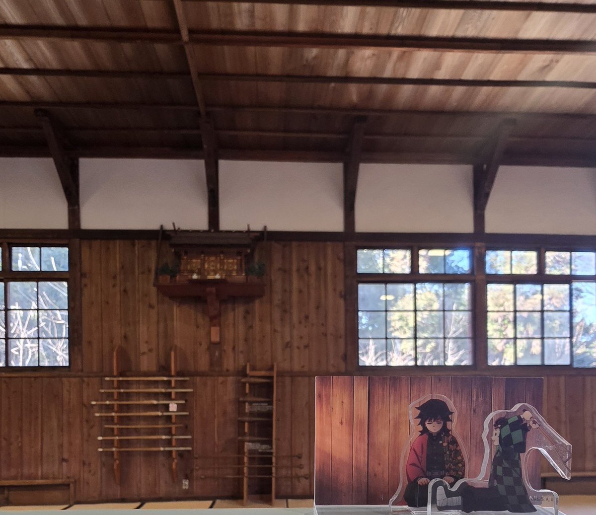 明治村にある
第四高等学校武術道場 無声堂

柱稽古編 第2話の遊び出来ます

入口見てると炭治郎現れます