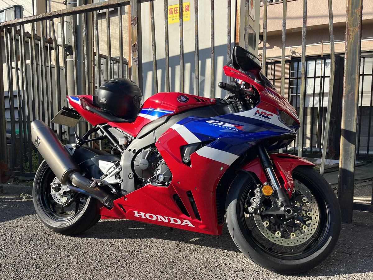 sc82RYO's tweet photo. 今日は、久しぶりにバイク乗れた‼️
体調不良で、なかなか乗れなかったけどバイクは、最高だね！
何度も朝活しようとしてるけど起きれん‼️笑
和光2輪館いってきた！
#CBR1000RRR
#SC82
#CBR
#バイク仲間募集中
#ツーリング仲間募集中 https://t.co/8UEJK7iIgn