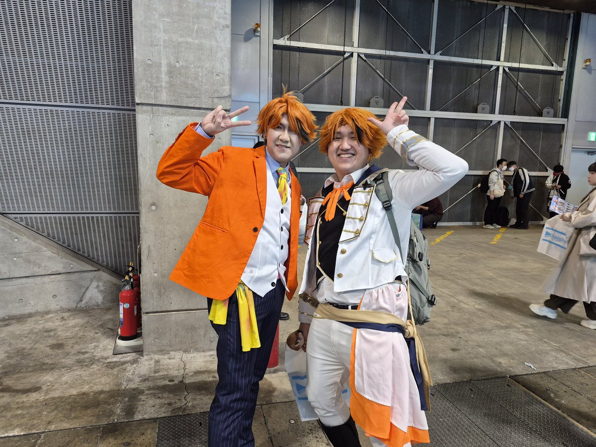 I meet <a href="/sumeragi_cos/">皇 瑛司@🍕🐉🔥🐏🎨💎🖌️🍆🐾</a> as Roberu Cosplayer at HoloExpo. And I cannot believe that he was the Gamma cosplayer that was interviewed by Izuru &amp; Oga. It was nice to meet to you 😁. 

(Sorry for my broken japanese 🙇‍♂️)