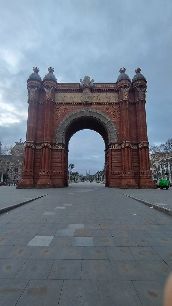 blogmaldito's tweet photo. La linea azul de la Marató Barcelona. El regalo de los Reyes Magos de los corredores. https://t.co/2dhxtmzvHG