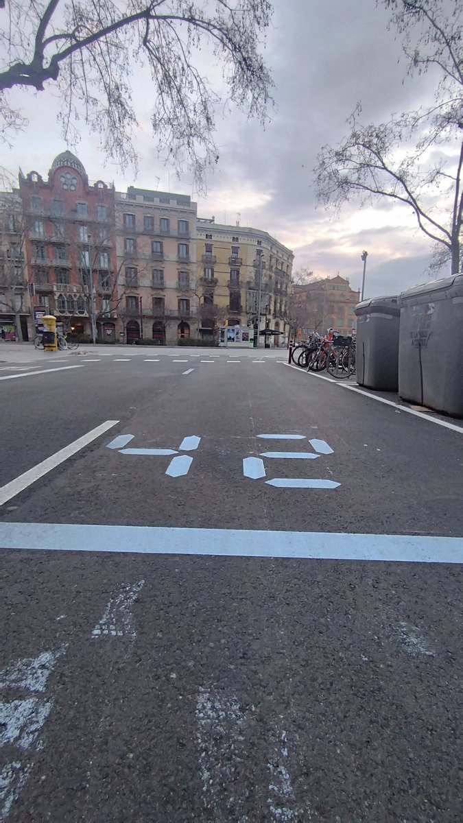 blogmaldito's tweet photo. La linea azul de la Marató Barcelona. El regalo de los Reyes Magos de los corredores. https://t.co/2dhxtmzvHG