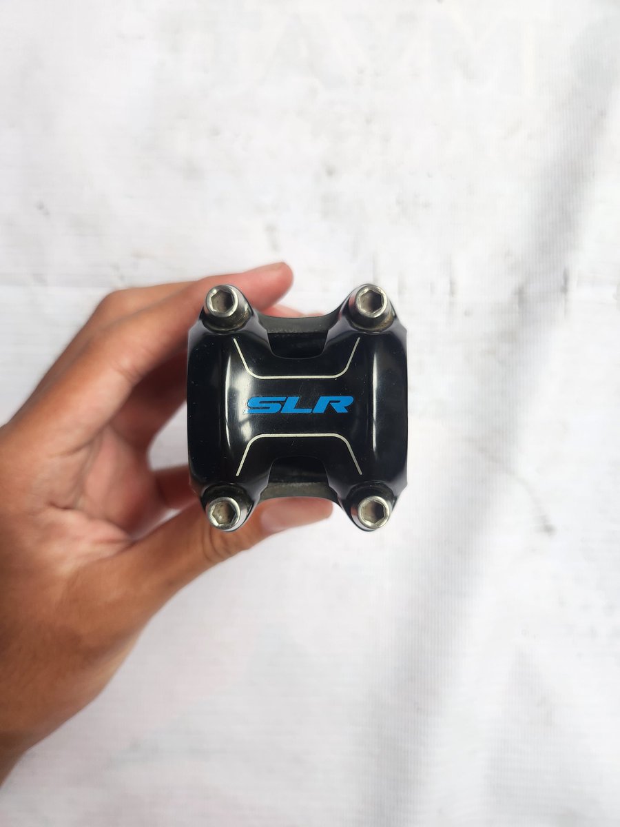 Islan Hata tweet media