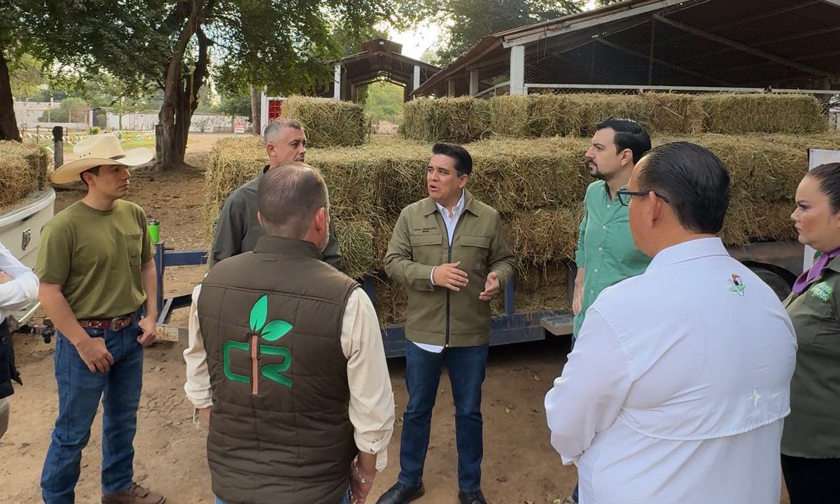 Guatimea's tweet photo. En Guasave, cerca de quienes todos los días sostienen el campo sinaloense.
Seguimos trabajando en equipo. @Verde_Sinaloa 🌾 https://t.co/bZroQYpFKc