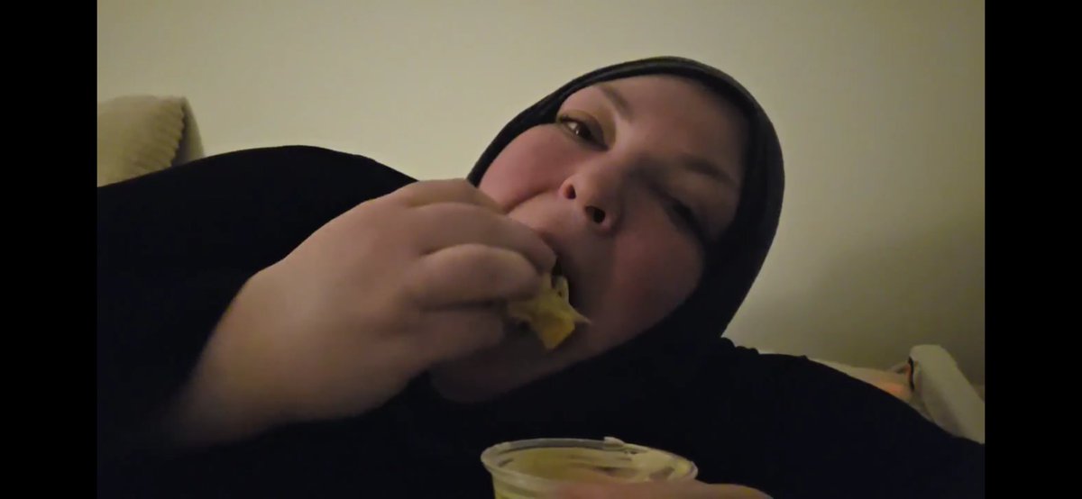 juicyjj57543174's tweet image. #foodiebeauty it doesn't even register in her funcled brain that she can't sit up straight to eat anymore. Her core strength is shot. 

Keep going! #big chop2026 🦶🏾🦵🏽🪓