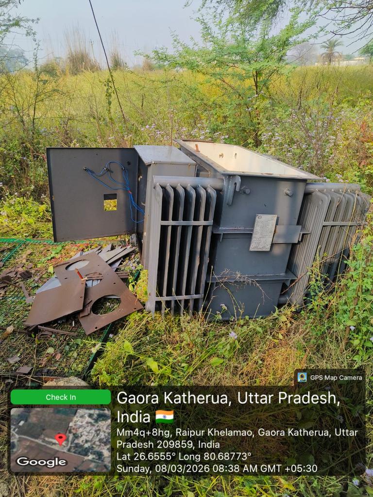 vishwasur's tweet photo. ⚡ ब्रेकिंग न्यूज़ ⚡
गौरा कठेरवा, नवाबगंज (उन्नाव) में बीती रात अज्ञात चोरों ने बिजली विभाग का ट्रांसफार्मर चोरी कर लिया। सुबह जब ग्रामीणों को बिजली नहीं मिली तो पता चला कि ट्रांसफार्मर ही गायब है।
@MVVNLHQ
@unnaopolice
@UPPCLLKO 
@myogiadityanath 
@aksharmaBharat 
@MVVNLmd https://t.co/6kF9BHRGwd
