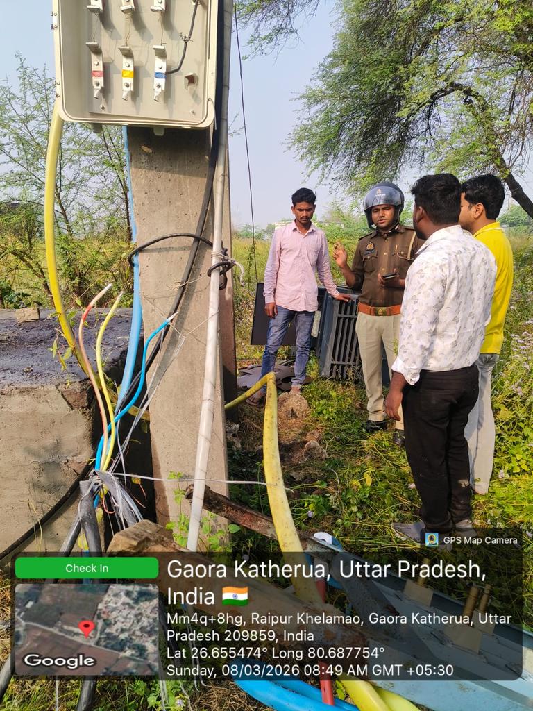 vishwasur's tweet photo. ⚡ ब्रेकिंग न्यूज़ ⚡
गौरा कठेरवा, नवाबगंज (उन्नाव) में बीती रात अज्ञात चोरों ने बिजली विभाग का ट्रांसफार्मर चोरी कर लिया। सुबह जब ग्रामीणों को बिजली नहीं मिली तो पता चला कि ट्रांसफार्मर ही गायब है।
@MVVNLHQ
@unnaopolice
@UPPCLLKO 
@myogiadityanath 
@aksharmaBharat 
@MVVNLmd https://t.co/6kF9BHRGwd