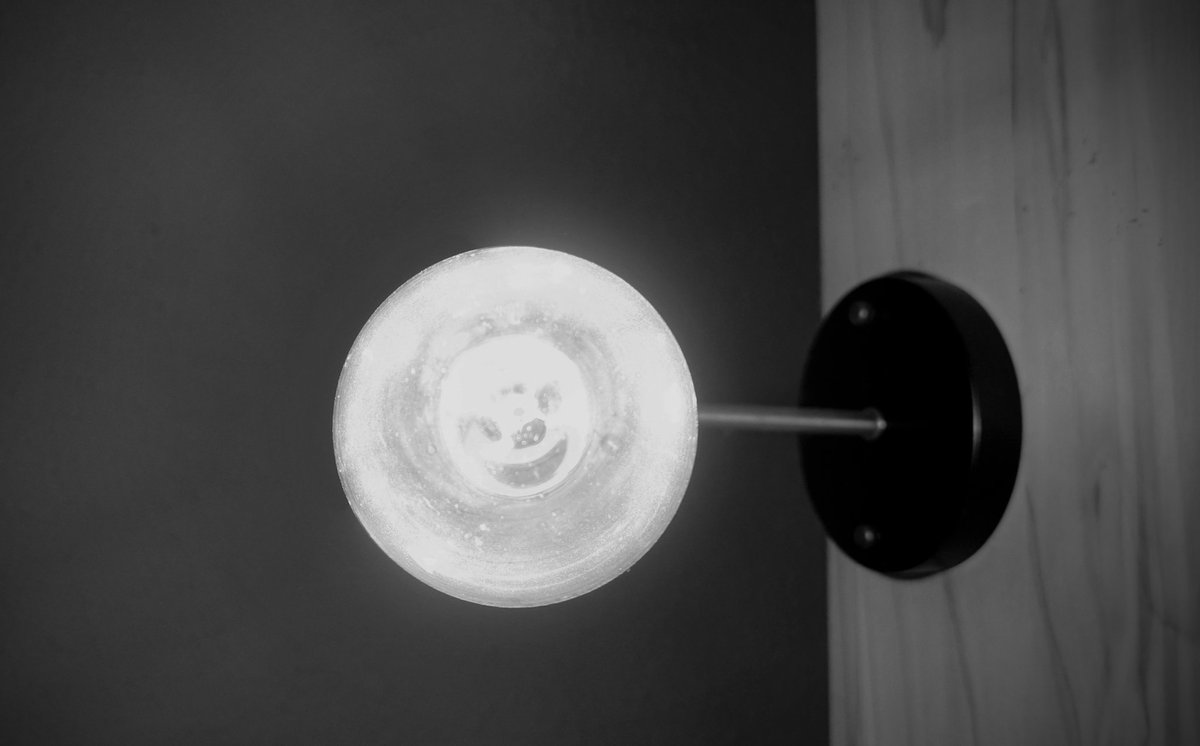 akiohira's tweet image. #photography  #monochrome  #ledlights  #viewfrombelow  #中野  #まがりそーす