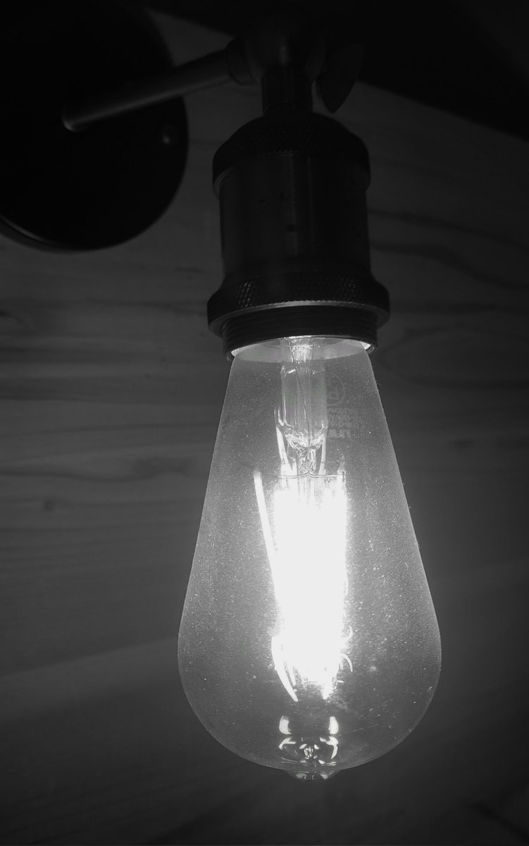 akiohira's tweet image. #photography  #monochrome  #ledlights  #viewfrombelow  #中野  #まがりそーす