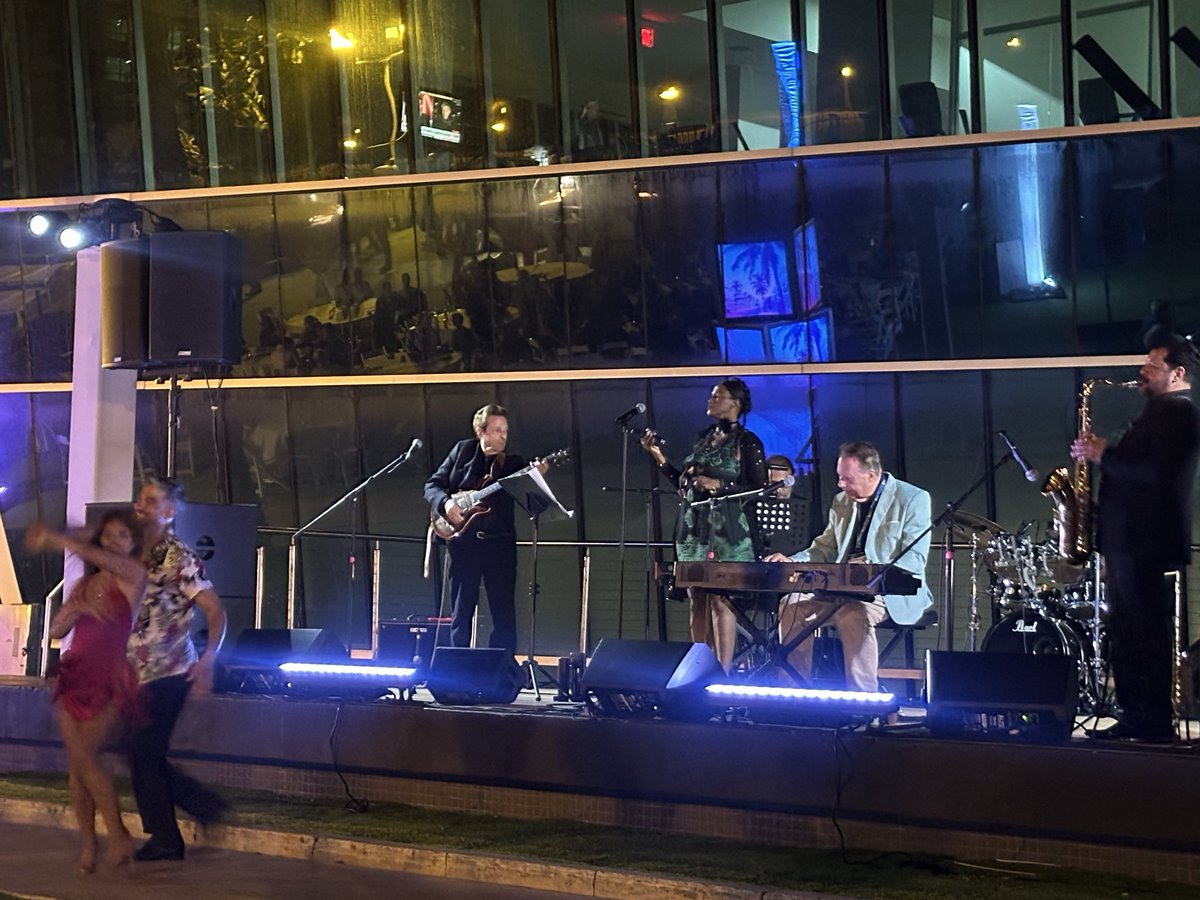 annashapiromd's tweet photo. Wonderful evening at the Miami Breast Cancer Conference. Thank you to Dr. Borgen for organizing such a fantastic meeting and a memorable social event bringing together talented physicians, researchers, musicians, and performers #MBCC26 #gotoper https://t.co/jrRCUjVgrf