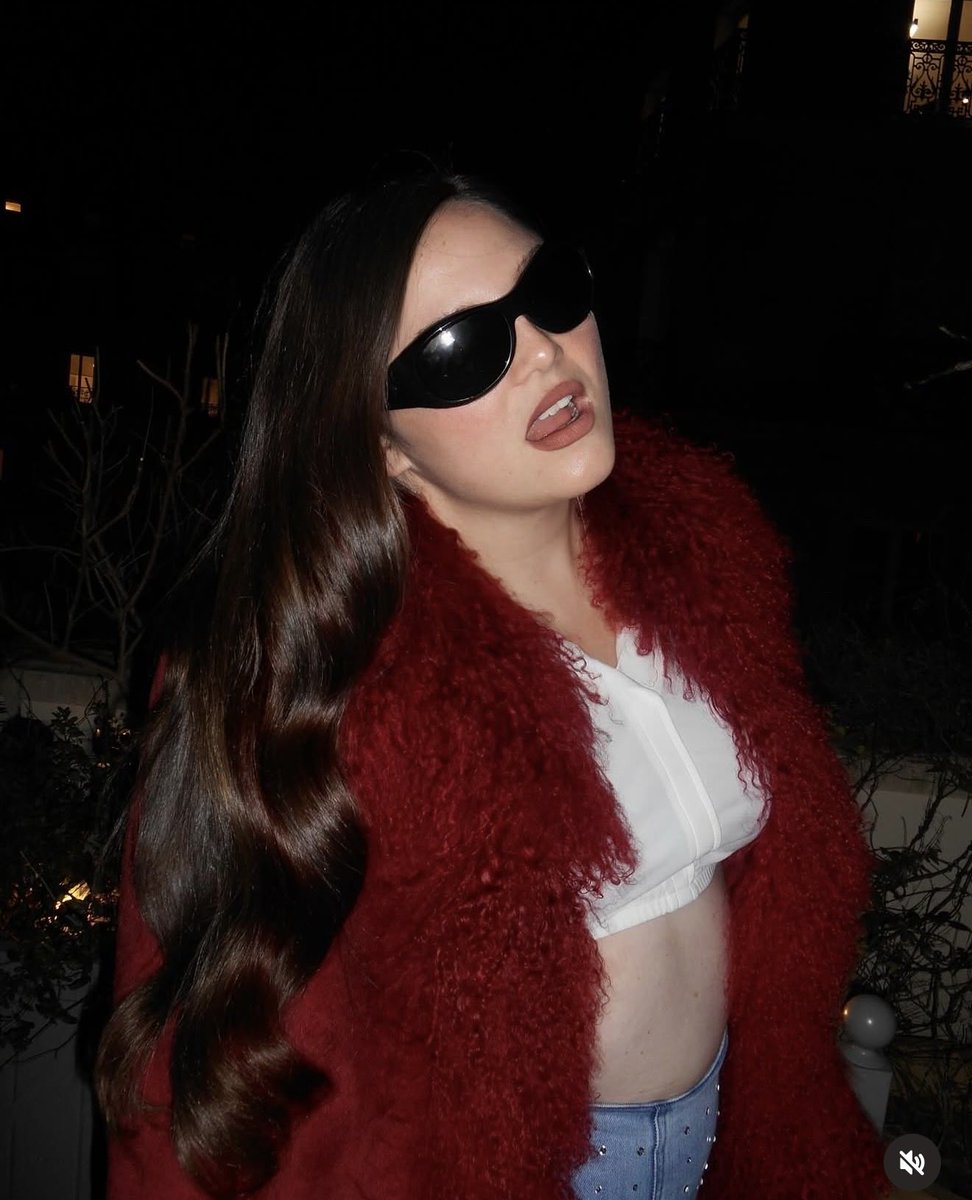 villaneles's tweet image. meg stalter a moment of your time pleaseeee