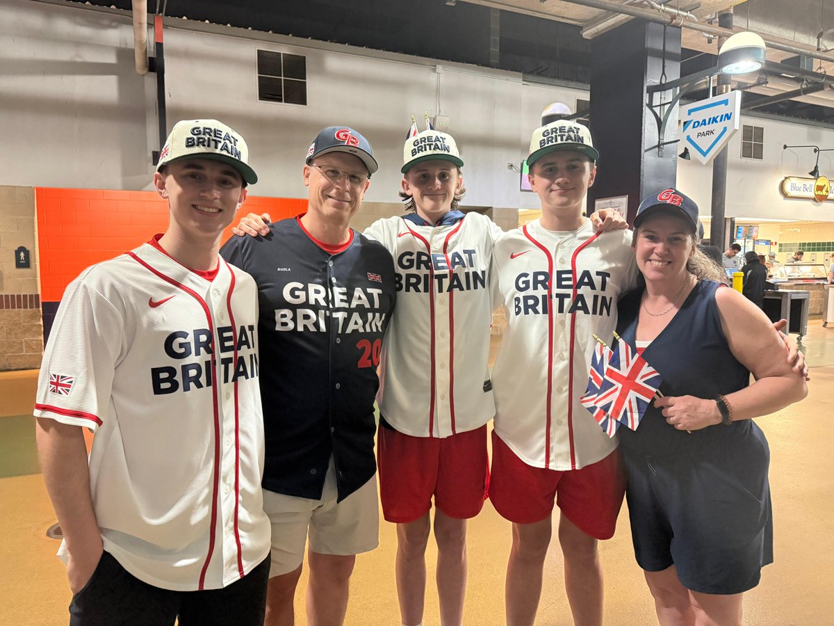ExtraInningsUK's tweet photo. Great to have the Farabaugh Family at tonight's #WorldBaseballClassic game. Multiple players in the @GB_Baseball youth system present in this photo, including @farabaugh_lucas. More from @Texiancurtis' chat with them at a later point. #BritishBaseball https://t.co/lTqJ3zItnk