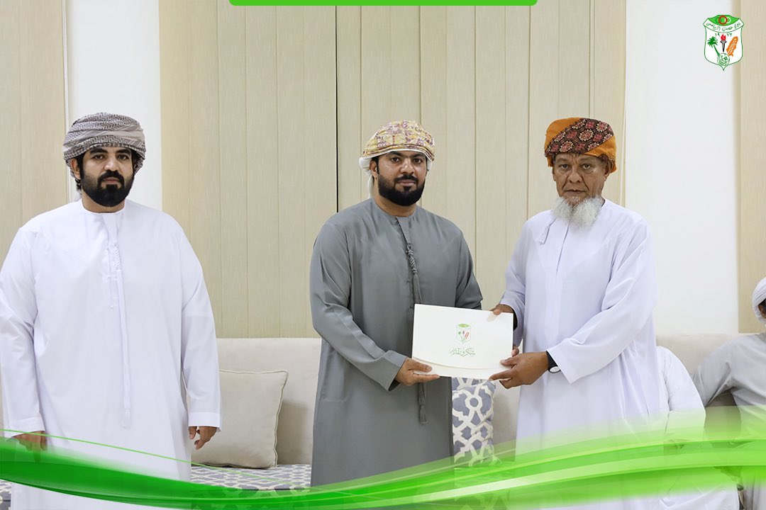 جانب من تكريم الفائزين في مسابقة الدومينو الرمضانية النسخة السابعة ✨📸

تحت رعاية الفاضل / الأستاذ محمد عبدالله سيود الشحي - مدير مدرسة أبو بكر الصديق للتعليم الأساسي