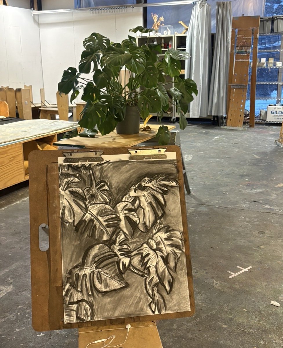 furrosty's tweet photo. studies in art class https://t.co/cg1iAIrKAP