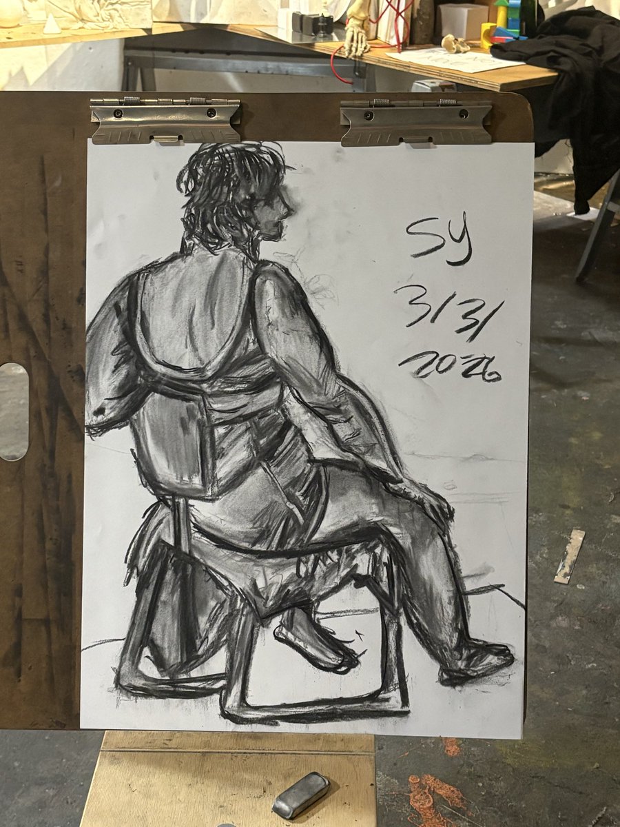 furrosty's tweet photo. studies in art class https://t.co/cg1iAIrKAP