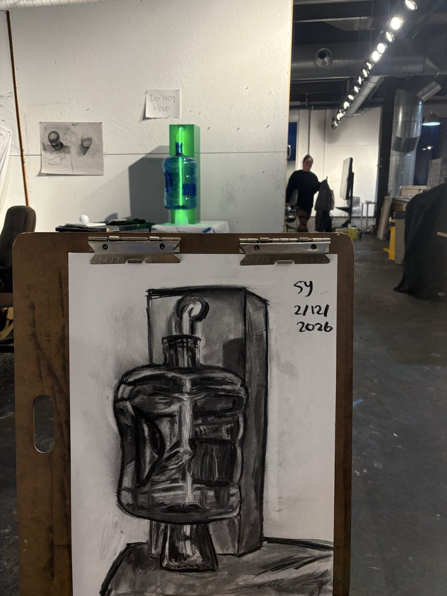 furrosty's tweet photo. studies in art class https://t.co/cg1iAIrKAP