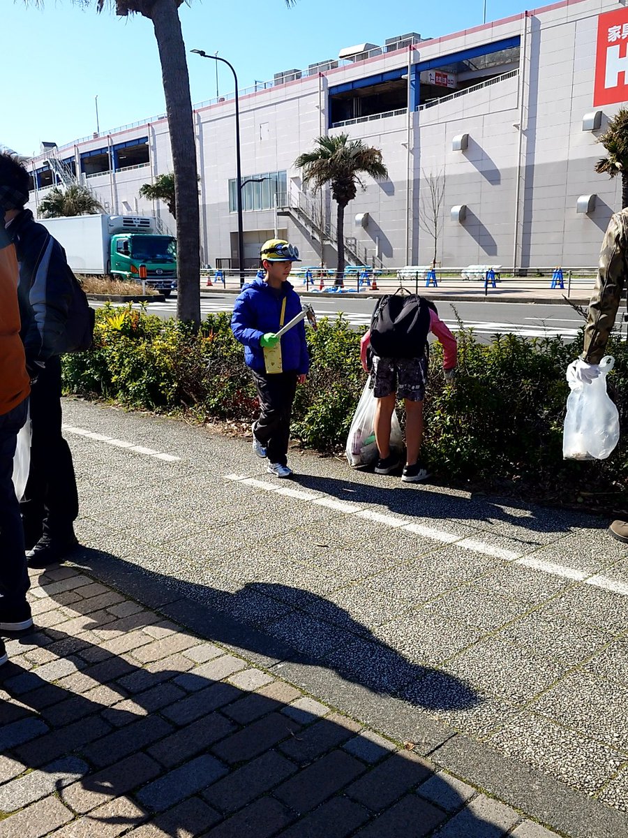 jsf_yokosuka's tweet photo. 横須賀市
10,000メールプロムナードクリーン作戦 参加しました。

晴天でしたが、北風が吹いていたため、スタート時は、寒かったです。

午後は、参加者がいないため、訓練を中止いたしました。

#横須賀ロータークラブ
#プロムナードクリーン作戦
#横須賀海洋少年団
#海洋少年団
#清掃活動
#団員募集 https://t.co/VKJikyAyXZ