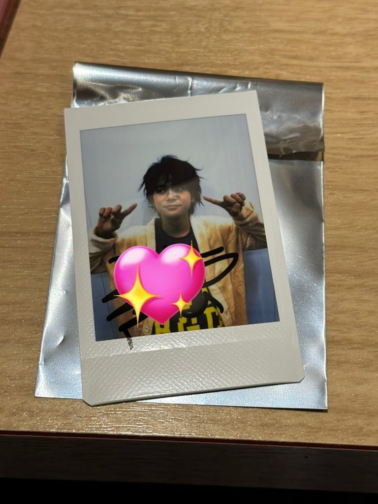 qz07e's tweet photo. @dramatictok @0 はじめまして。島村サイン入りチェキ所持しております。買取にてお譲り可能ですのでご検討頂ければと思います。よろしくお願いいたします。 https://t.co/kchAdF9qVj