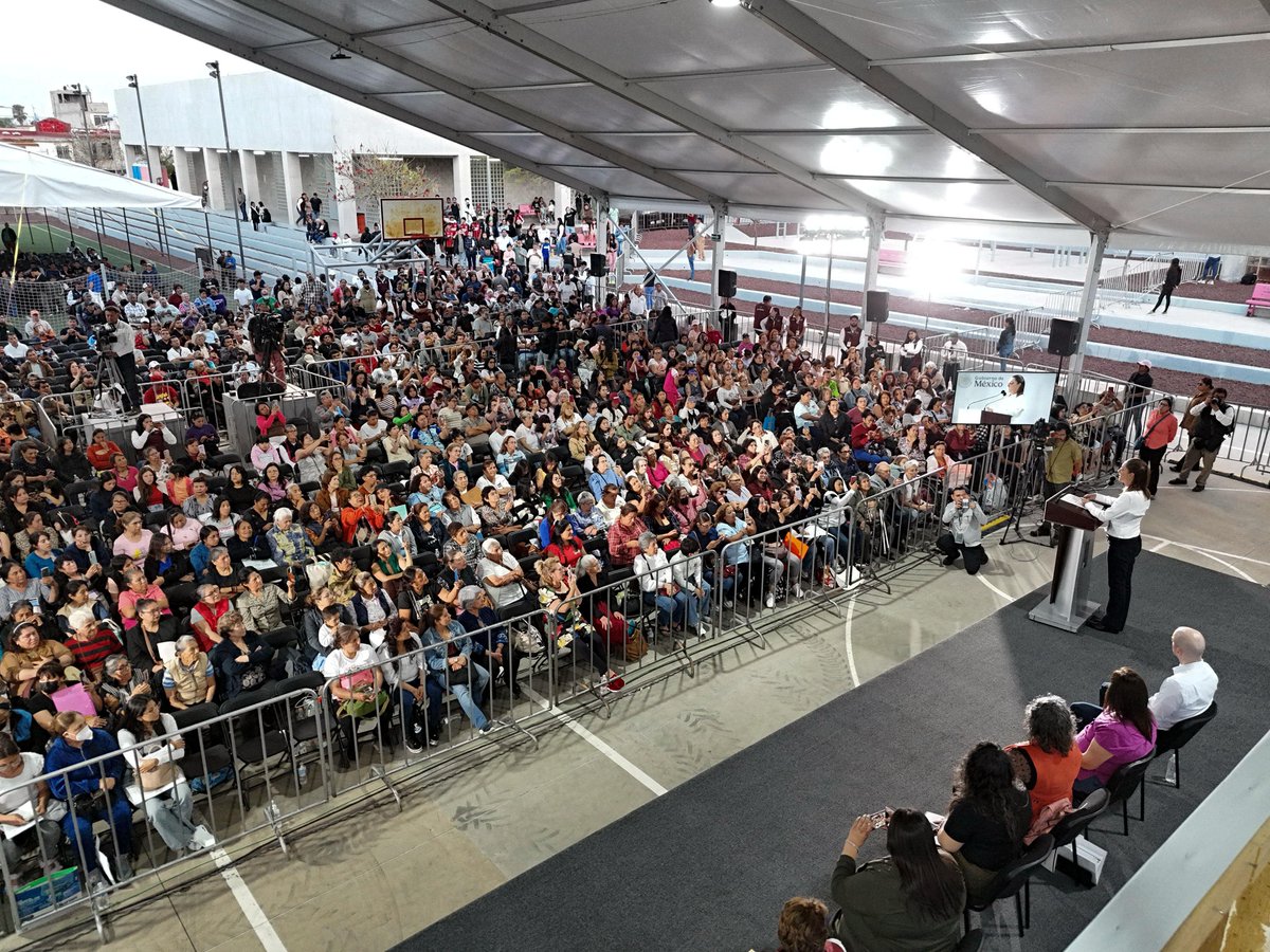 Iniciamos la semana de las mujeres con la entrega de escrituras gratuitas a mujeres en el Estado de México.