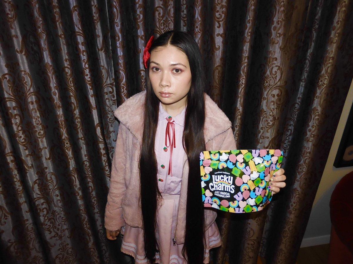 Queenie4ever's tweet photo. Made Just magical marshmallows rice krispies treats #Gifted #NationalCerealDay #unicorn #LuckyCharms https://t.co/e7hTxKuVoA https://t.co/amsRyJzE8A
