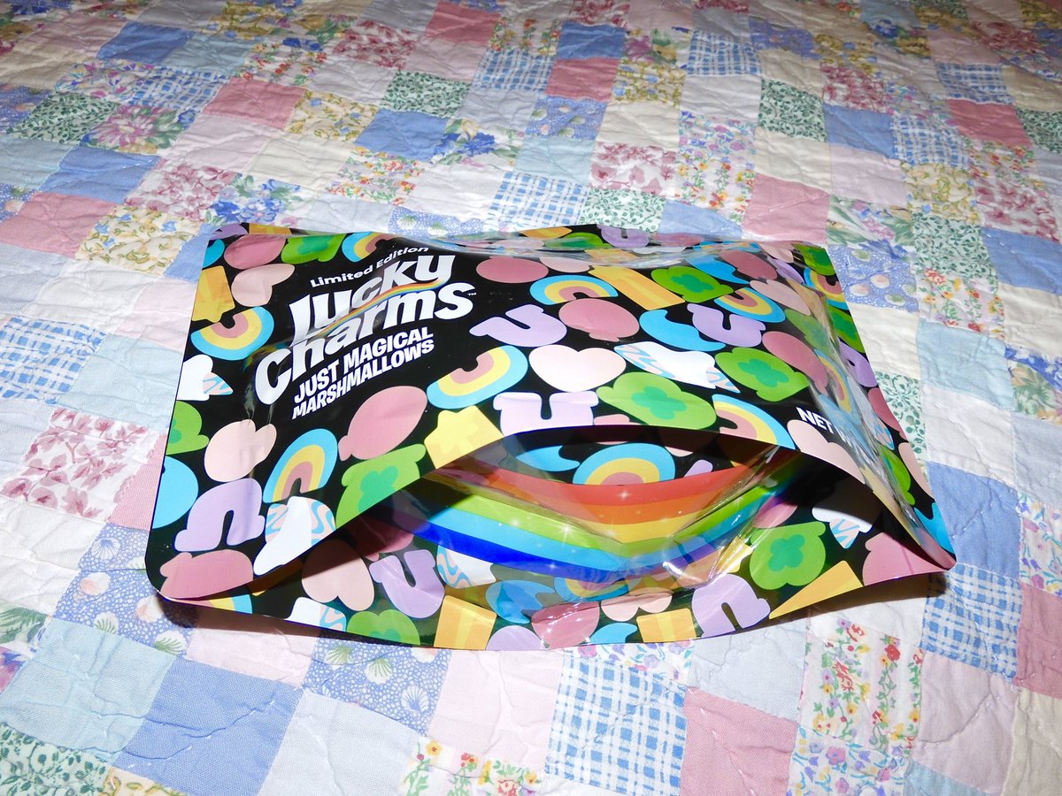 Queenie4ever's tweet photo. Made Just magical marshmallows rice krispies treats #Gifted #NationalCerealDay #unicorn #LuckyCharms https://t.co/e7hTxKuVoA https://t.co/amsRyJzE8A