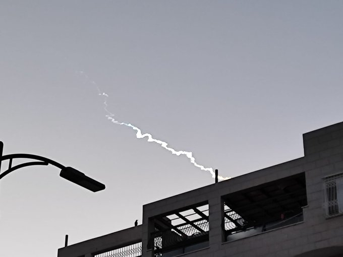 ferozwala's tweet photo. #Breaking
🚨Sirens sound in the #Negev and #Gaza envelope in southern occupied Palestine.
@qudsn #Palestine
📸Iranian missiles reach southern occupied https://t.co/5PZ38hwKg7. https://t.co/uR0nXwW36J