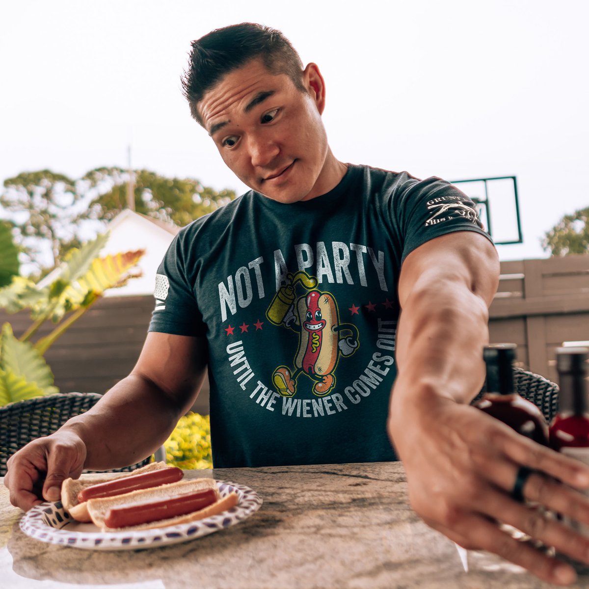 Gruntstyle's tweet photo. Don’t be the guy making a mess at the cookout. Slather, squirt, and drizzle like a pro because nothing turns heads faster than someone who knows how to handle their sauces
https://t.co/ewDPUltxG0 https://t.co/7BddR0aqGU
