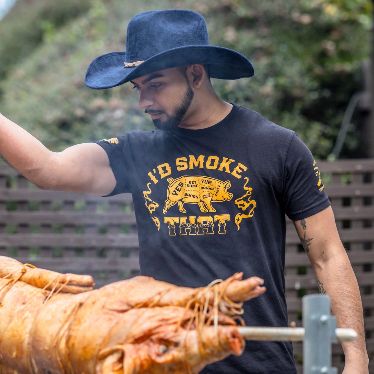 Gruntstyle's tweet photo. Don’t be the guy making a mess at the cookout. Slather, squirt, and drizzle like a pro because nothing turns heads faster than someone who knows how to handle their sauces
https://t.co/ewDPUltxG0 https://t.co/7BddR0aqGU