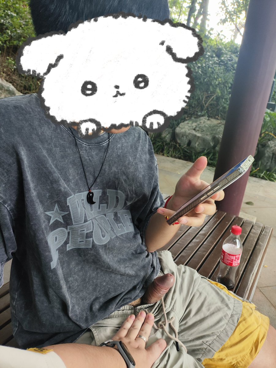 FQ1069ir8's tweet photo. 周末公园人还挺多只能漏一点 https://t.co/ecq5B09L69