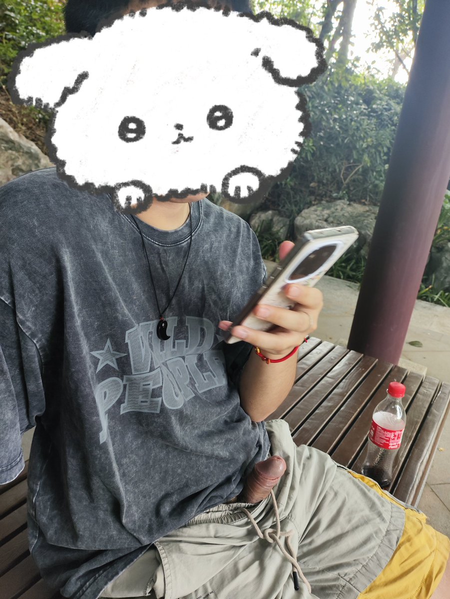 FQ1069ir8's tweet photo. 周末公园人还挺多只能漏一点 https://t.co/ecq5B09L69