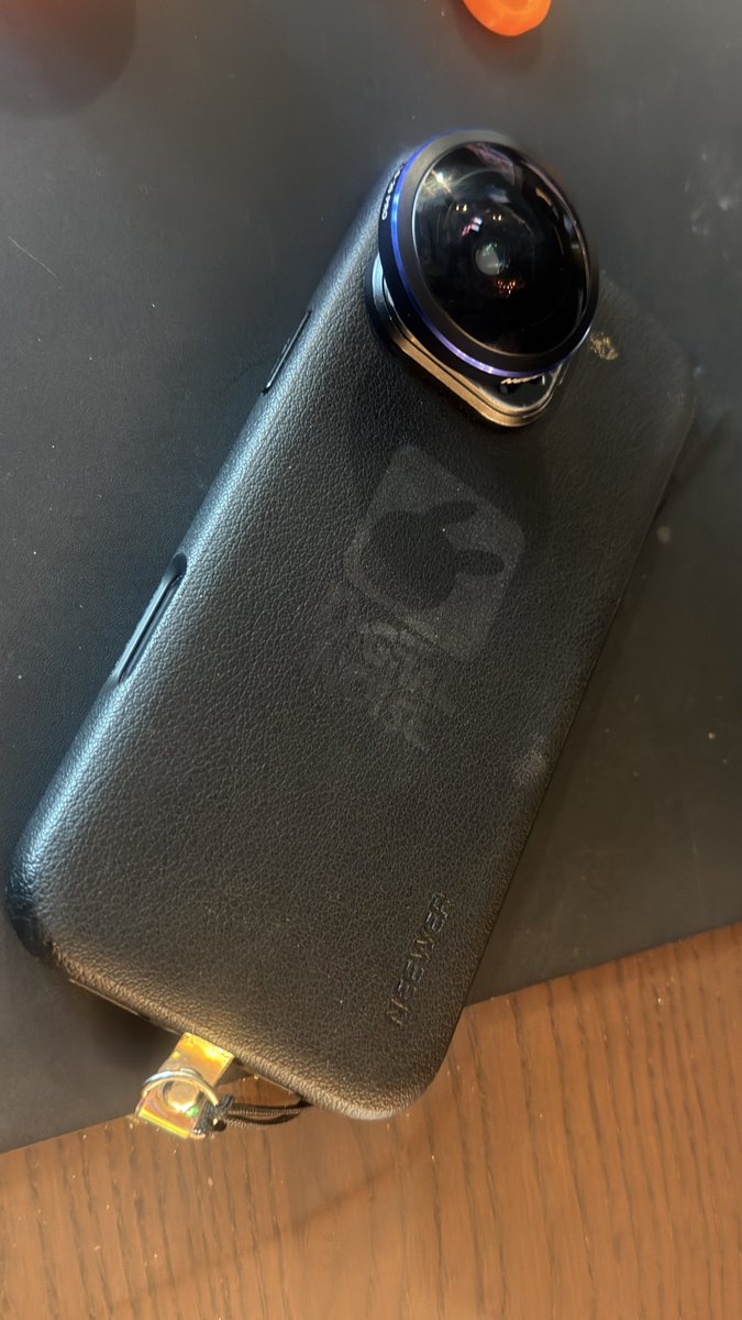 DIGIUSAGI's tweet image. 3-4年前のサンステラさんの正月福袋に入ってたPolymakerのTPUフィラメントA1Miniを使ってiPhone用17mm魚眼レンズカバーをプリント
今回は魚眼専用設計に。
TPUだから雑に扱ってもOK☺️ 古いフィラメントなのに糸引きゼロで逆に怖い…💦 #3Dプリンタ #TPU #Polymaker