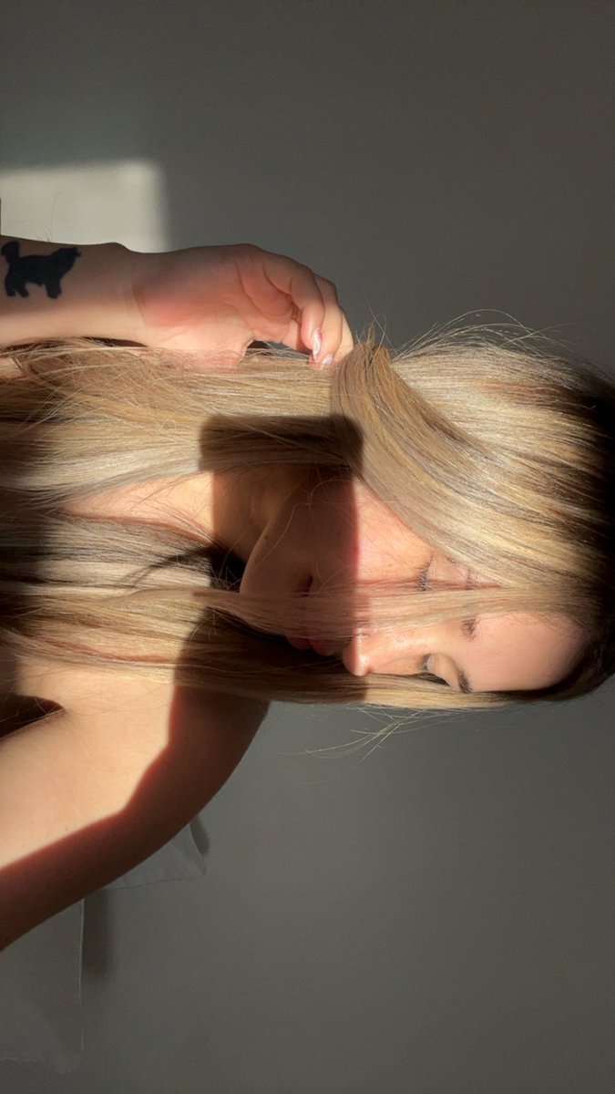 wtfnicolette's tweet photo. 2019 called… she said “bring the blonde back” https://t.co/yPgos8tPjE