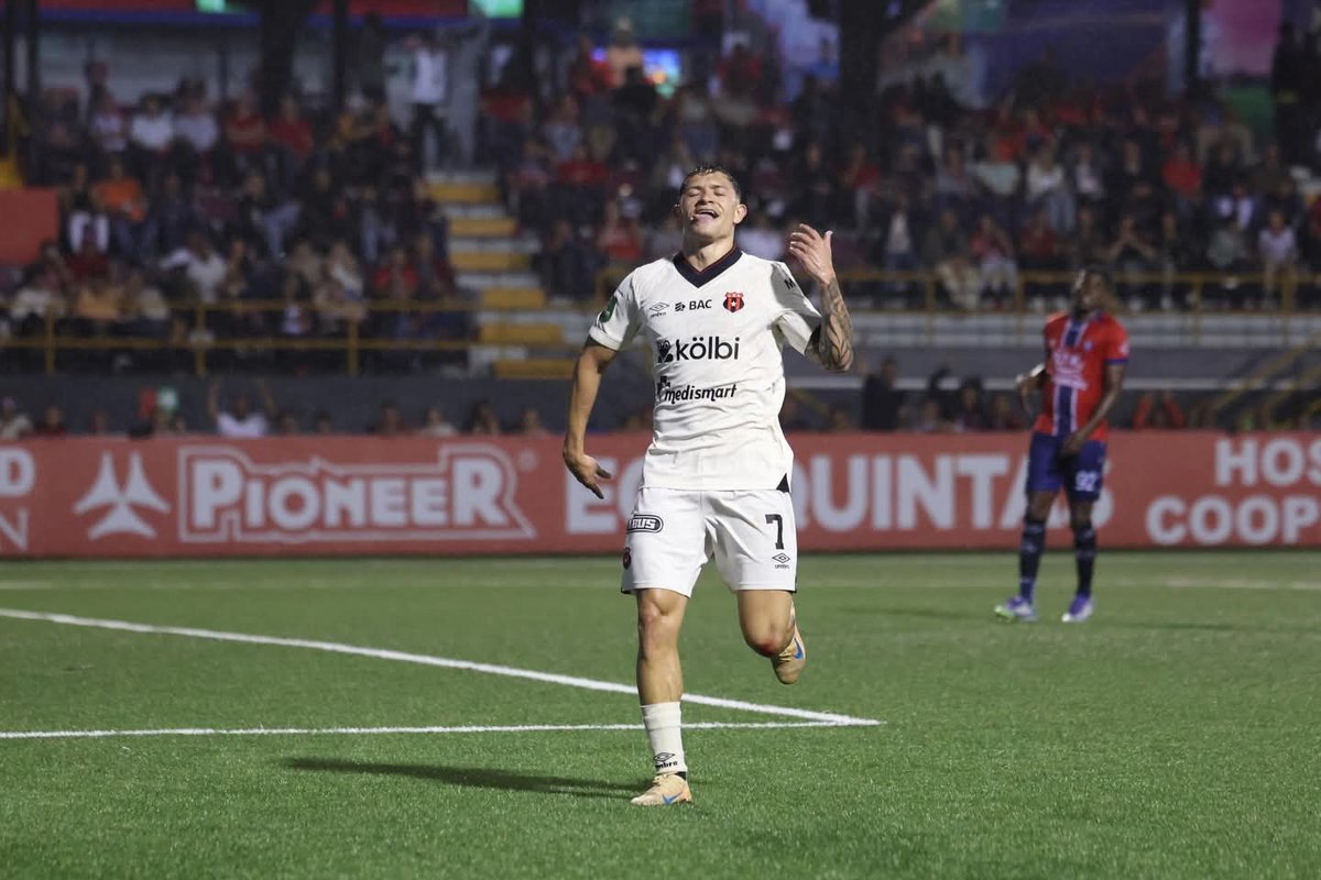 wender31's tweet photo. Mucho orden y contundencia. El Campeón respira un poquito más. La tuvo para ganar por más goles pero los palos se lo negaron. Hernández muy explosivo. Un mejor panorama para toparse a LAFC. https://t.co/JNuyU6mMF7