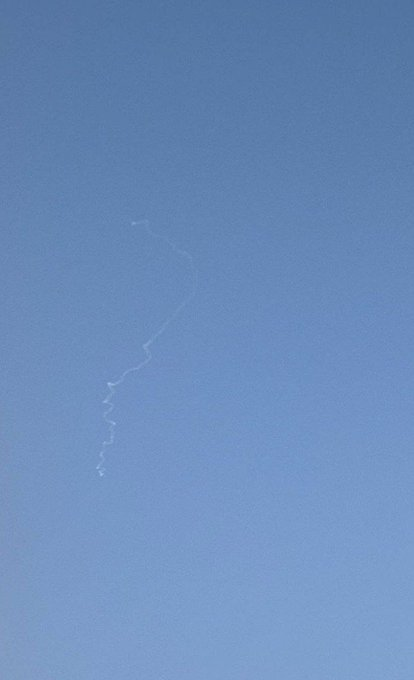 ferozwala's tweet photo. #Breaking
📸🚨Iranian rockets in the airspace of the Am'ari camp in the city of Al-Bireh, heading toward the occupied Palestinian territories.#WestBank @qudsn
https://t.co/Enqu28KQFr
#Iran #IRGC
@qudsn
📹Iranian rockets in the skies over the city of #Tubas as they head toward the occupied Palestinian territories.