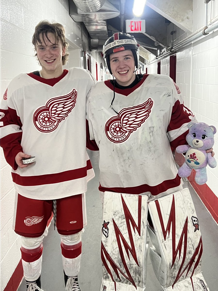 RedU18aa's tweet photo. 🌟Hardest Worker • Puck ~ Andrew Hemphill
🌟Player of the Game • Helmet &amp; Bear ~ Coen Windjack https://t.co/OyzdKsVd7E