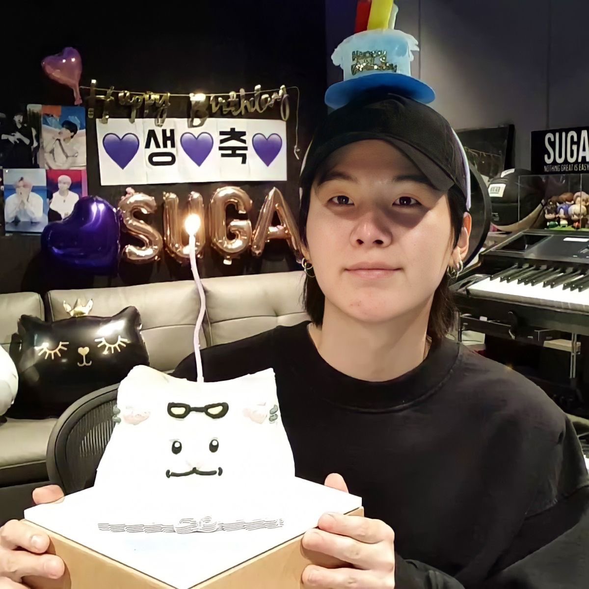 abaihtk's tweet photo. SUGA’S BIRTHDAY GIVEAWAY 💜

- 1 winner of BTS weverse membership  
- retweet &amp; like
- followers only
- reply a birthday greeting for yoongi 💗 plus tag your fave army moot(s)
- must be willing to share their weverse account details

— worldwide | ends tba https://t.co/8FgxswJeFk