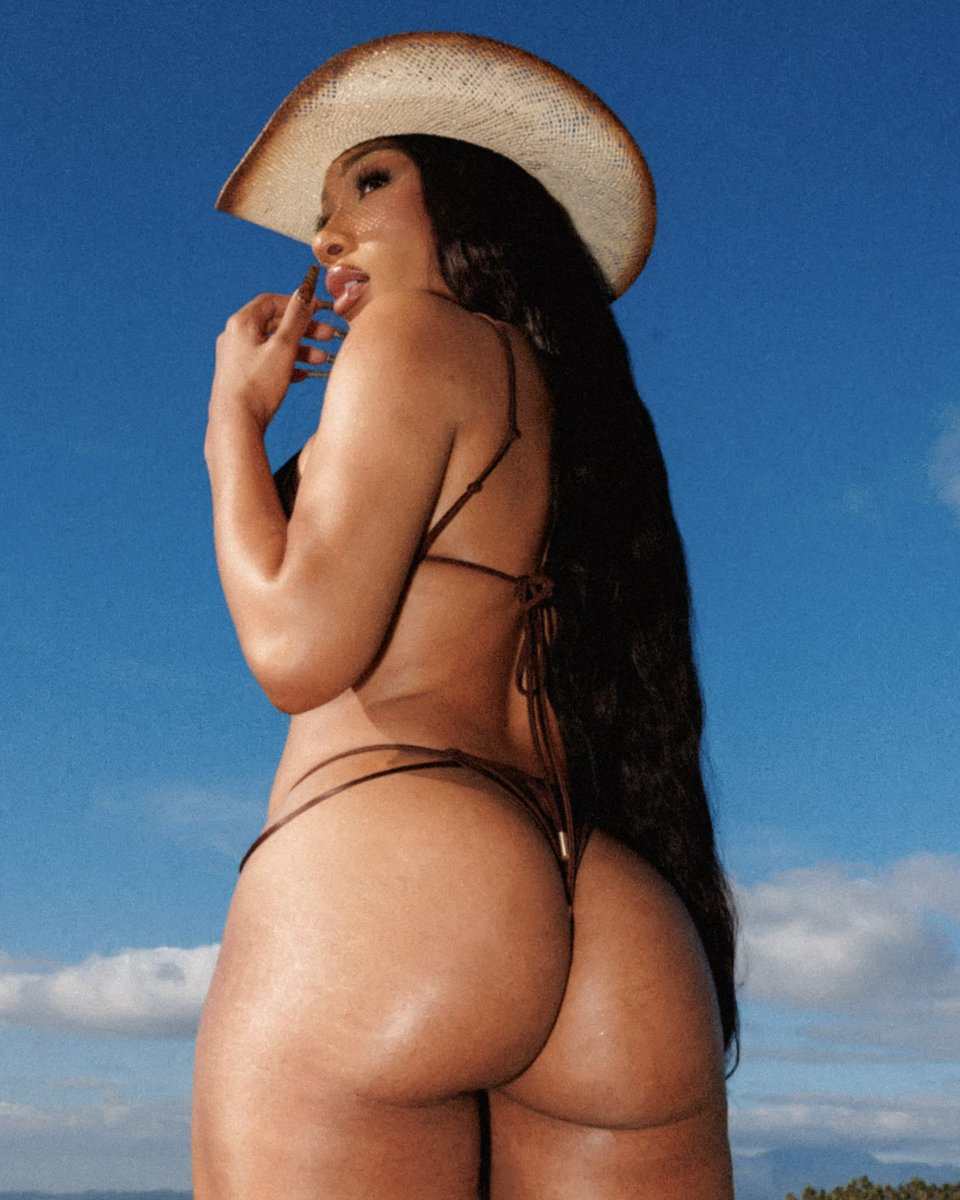 AllenGross19's tweet photo. HOW ASS IS PODZ!? https://t.co/22vTDBi553