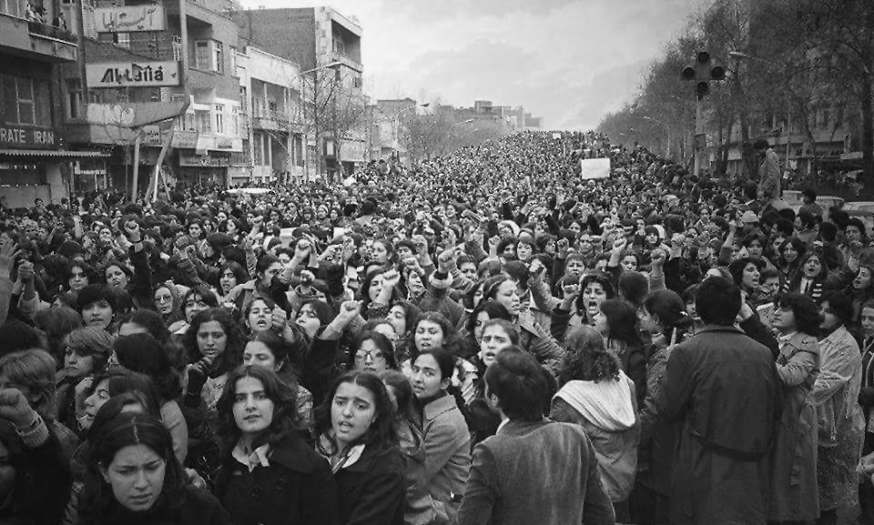 #OtD 8 Mar 1979 women who had participated in the Iranian revolution took to the streets with the slogan: "We did not make a revolution to go back!" The protest came shortly after the announcement of a law making wearing of the hijab mandatory stories.workingclasshistory.com/article/11068/…