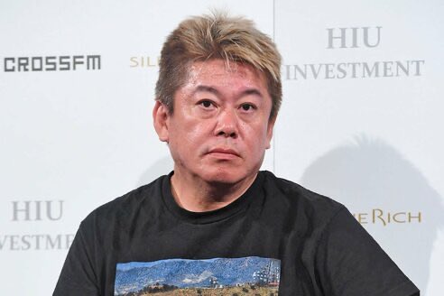 tanakaseiji15's tweet photo. “詐欺師”扱いされた、堀江貴文さん「削除しないと刑事告訴しますよ」

うるせ〜よ！
堀江！
お前は黙ってろ！ https://t.co/ZLfGSJeCAD