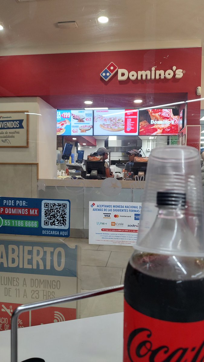 arturoreportero's tweet photo. La cajera parece que quiere cobrarte de más en el @dominos de la plaza Paseo Jardines en Xalapa, ya van dos veces y según es porqué "no le dices qué pizza quieres", y curiosamente el precio a oagar es mayor @VialidadXalapa @Profeco @POKEANTONIO #chingaderas https://t.co/8iZdGWMyja