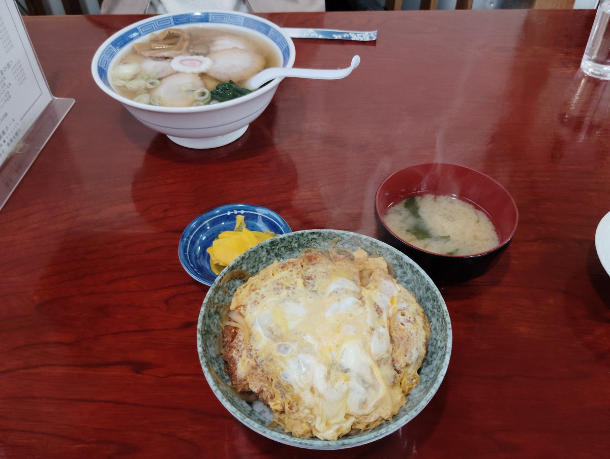 お昼は久しぶりに満腹ホールで😃