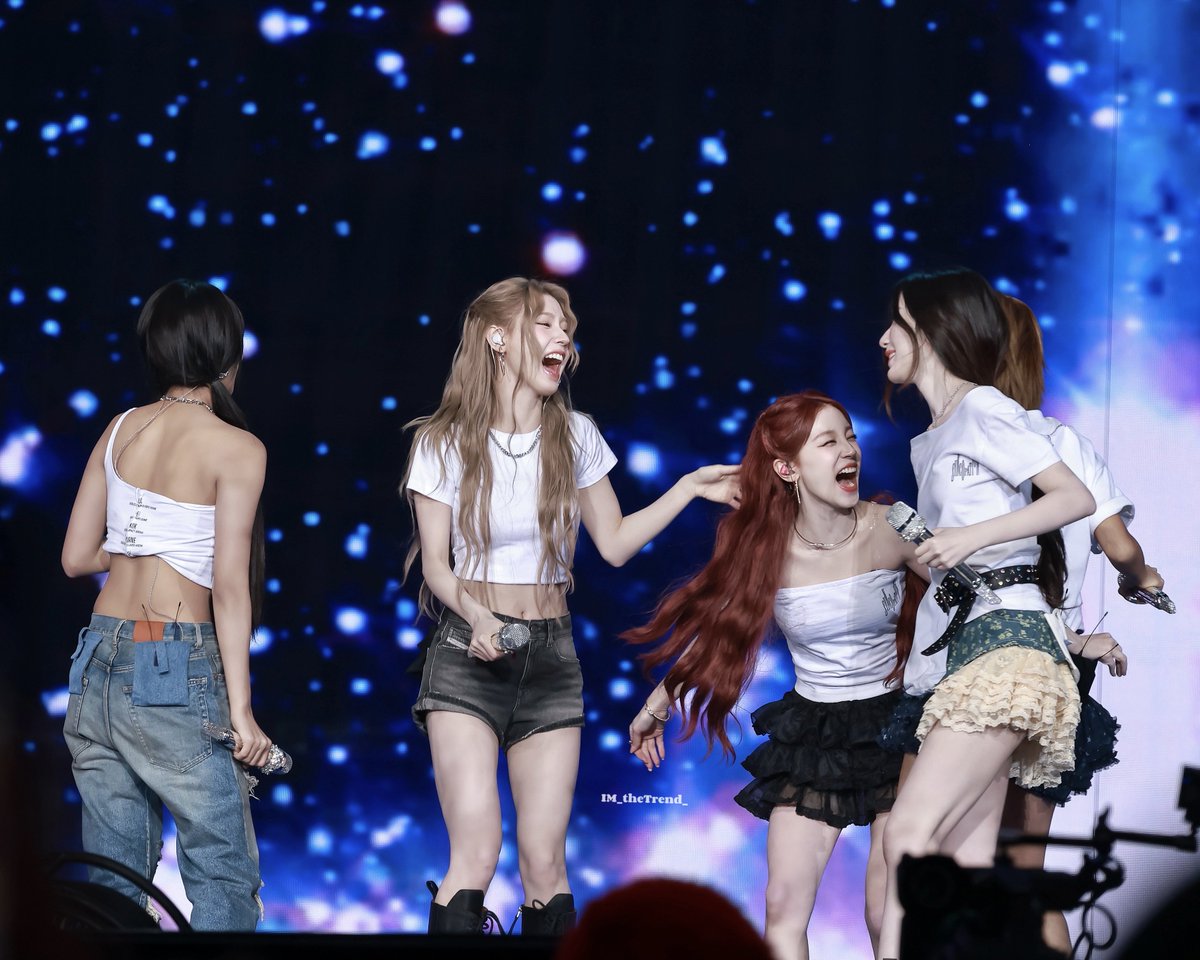 20260307 [Syncopation] in Taipei
서로 껴안고 있는 화면이 너무 좋아💕 
영원히 행복하자🥰

#아이들 #IDLE #GIDLE
#MIYEON #미연 #MINNIE #민니 
#SOYEON #소연 #YUQI #우기 #SHUHUA #슈화